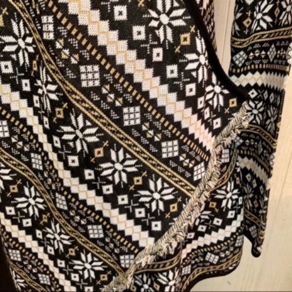 Sugarlips Nordic Star Fringed Open Shrug Sweater - Picture 5 of 7